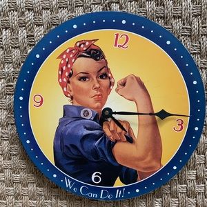 1940S PINUP GIRL INSPIRED WALL CLOCK